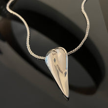 Load image into Gallery viewer, Longheart Necklace
