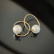 Load image into Gallery viewer, Curl Pearl Earrings #3
