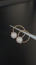 Load and play video in Gallery viewer, Curl Pearl Earrings #3
