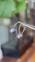 Load and play video in Gallery viewer, Curl Pearl Earrings #2
